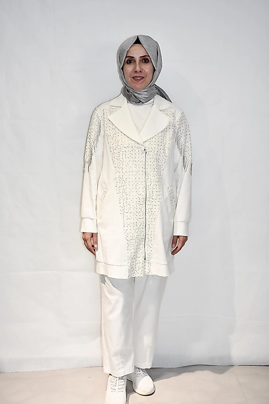 Pullu İşlemeli Beyaz Takım