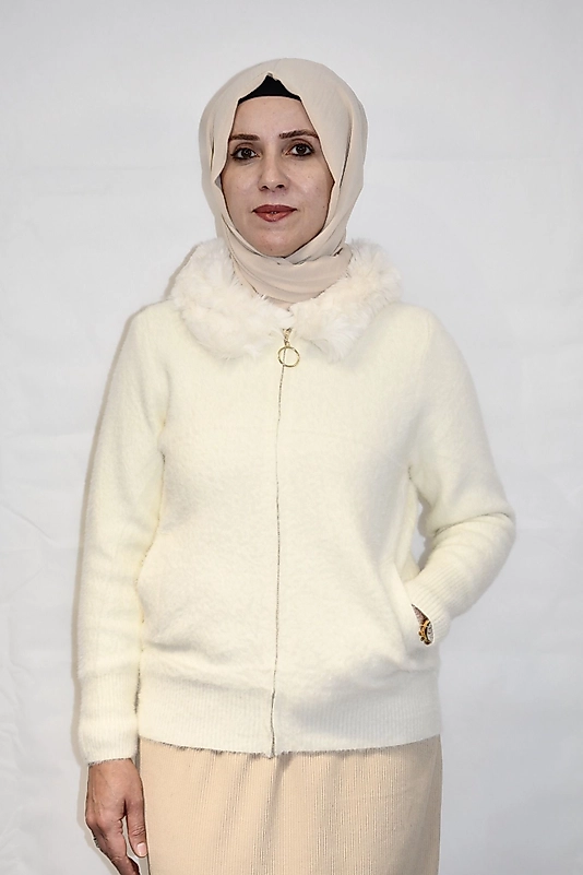 Yakası Kürklü Beyaz Ceket