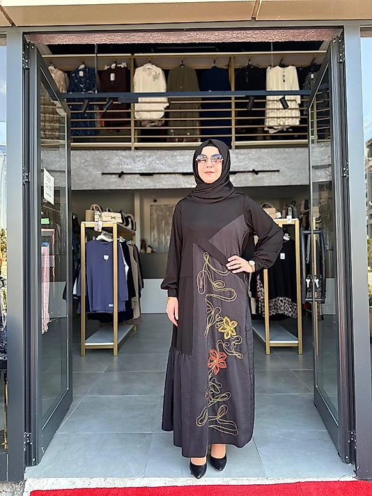 NAKIŞ İŞLEMELİ FERACE ELBİSE