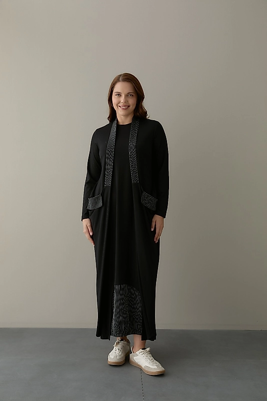 Askısı Beyaz Dikişli Siyah Bari Elbise