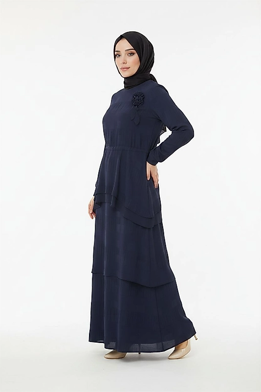 LACİVERT GÜL DETAYLI PİLELİ ELBİSE