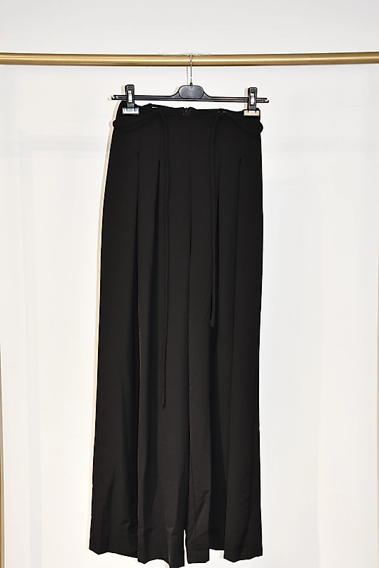 Kemer Detaylı Siyah Pantolon