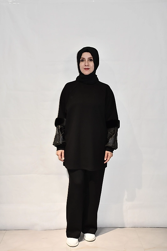 Kol Deri Detaylı Siyah Takım