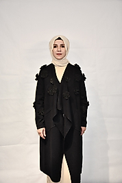 Güllü Siyah Hırka