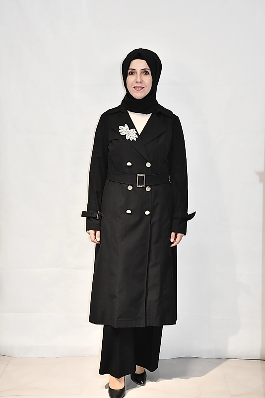 Yakası Taşlı Trençkot