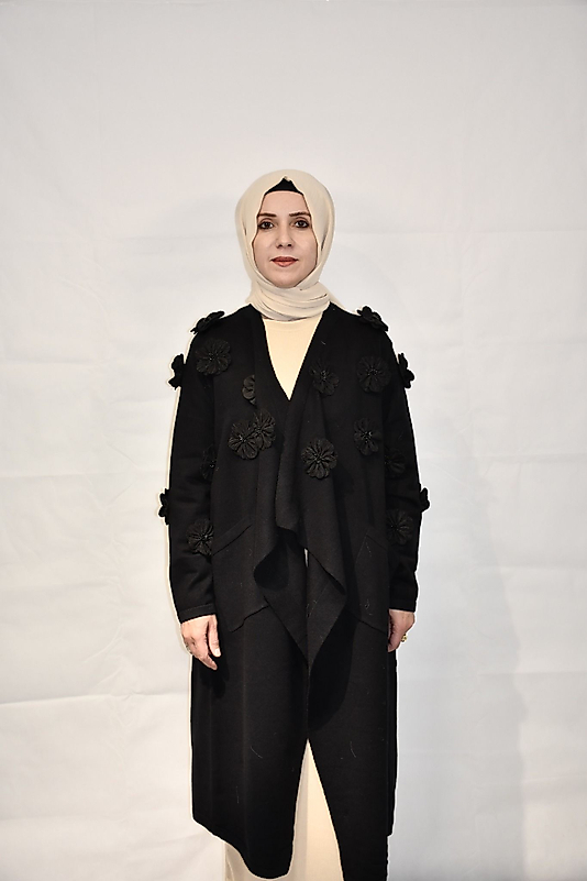 Güllü Siyah Hırka